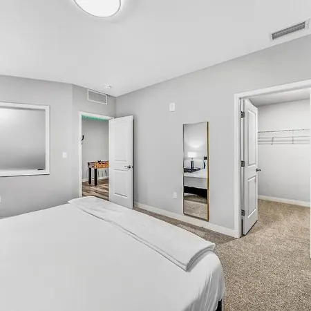 2Br Unit With Game Machine With Pool And Gym Access-602 Apartment Cleveland Exterior photo